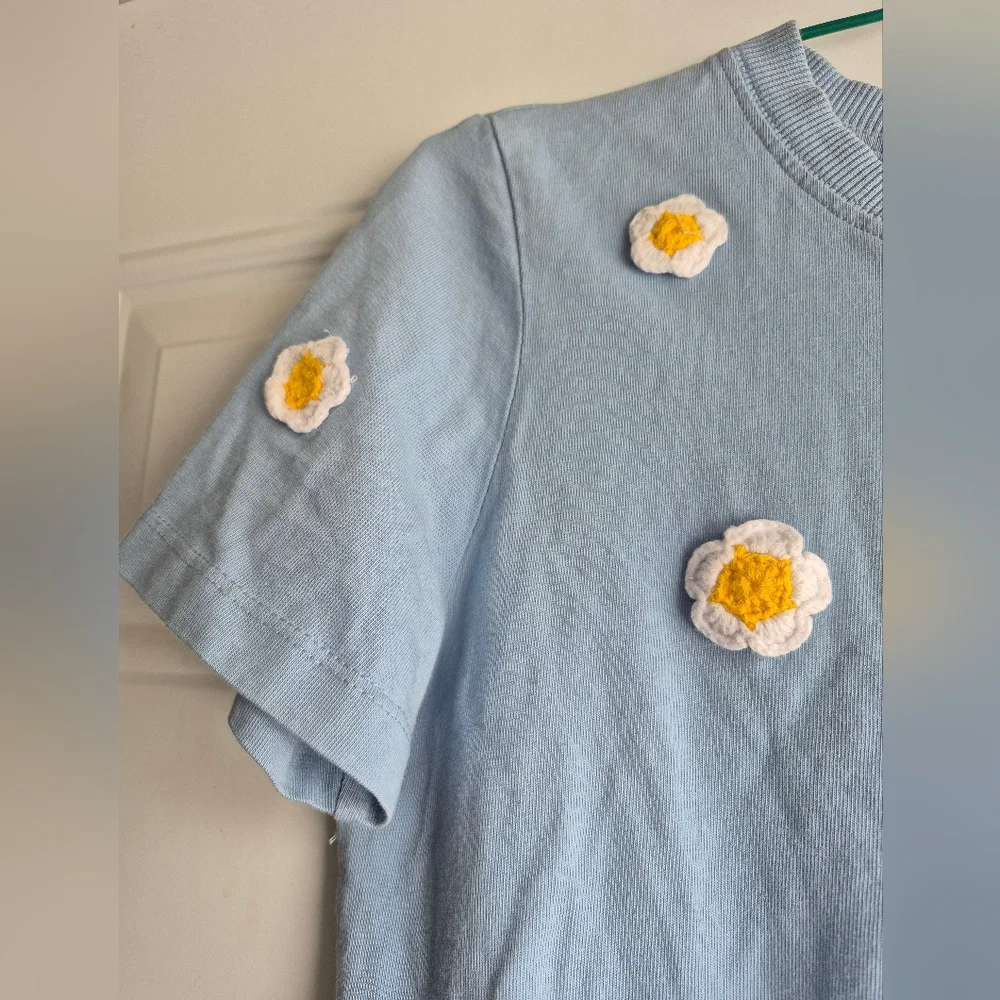 Zara Light Blue Crew Neck Top Shirt With Flower Floral Crochet Applique - Picture 5 of 5